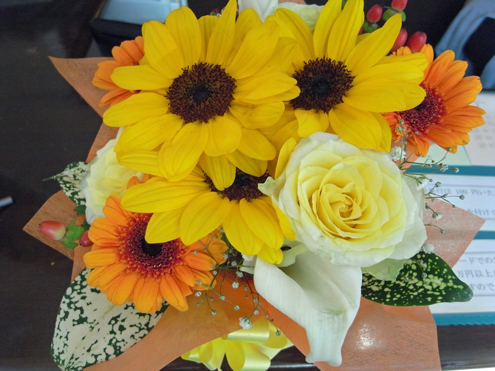 今月のお花、ハロウィンらしく黄色・オレンジ中心です。